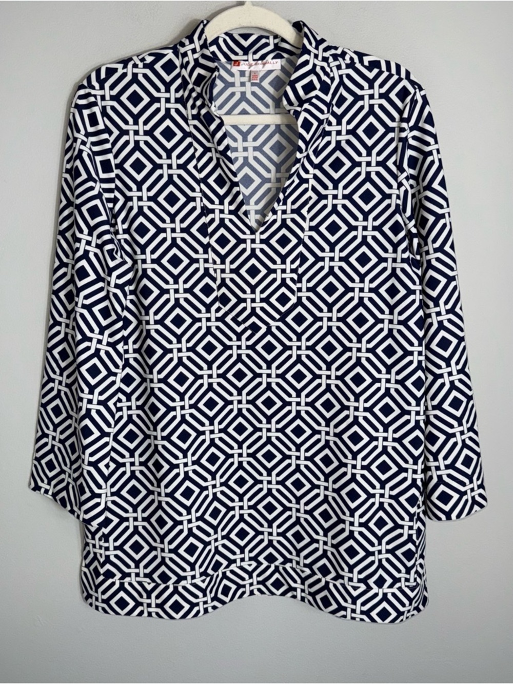 Jude Connally V Neck Tunic Top Blouse-White Blue Geometric-Size Large